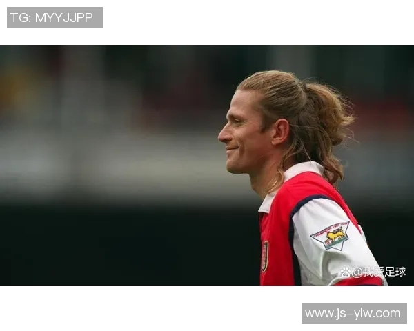 足球明星们的蜡像展览揭秘他们的传奇故事与球场魅力