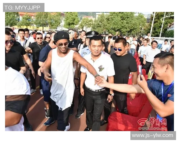 足球明星光临镇安引发热潮当地球迷齐聚欢庆盛事