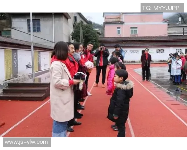 足球明星关爱生病小孩传递温暖与希望的感人故事