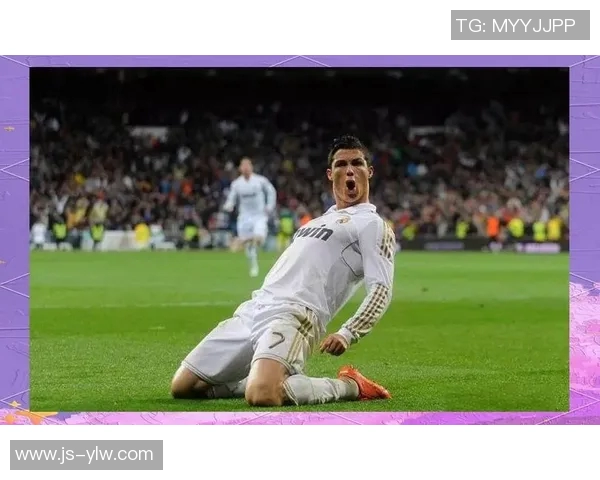 足球明星黑白照片展现经典魅力与时代风采的完美结合